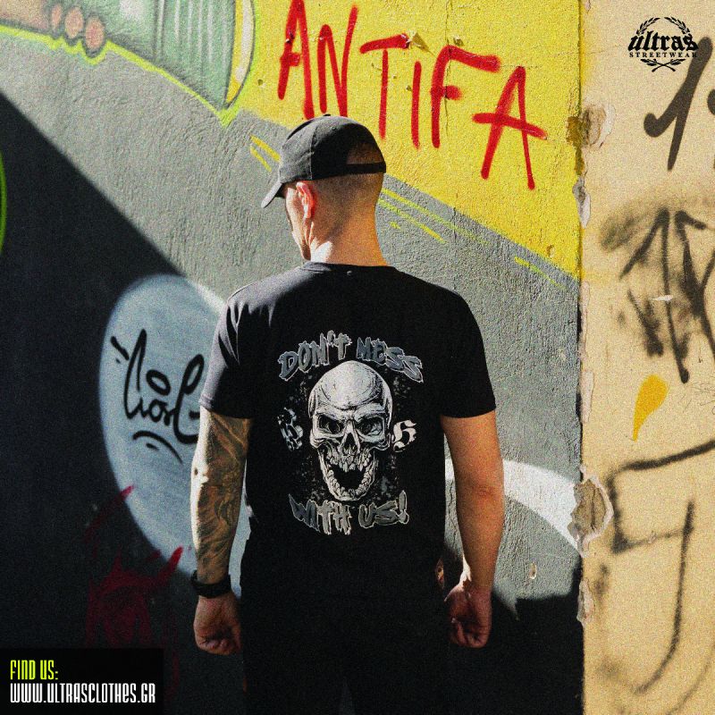 T-shirt "DON'T MESS WITH US" Black